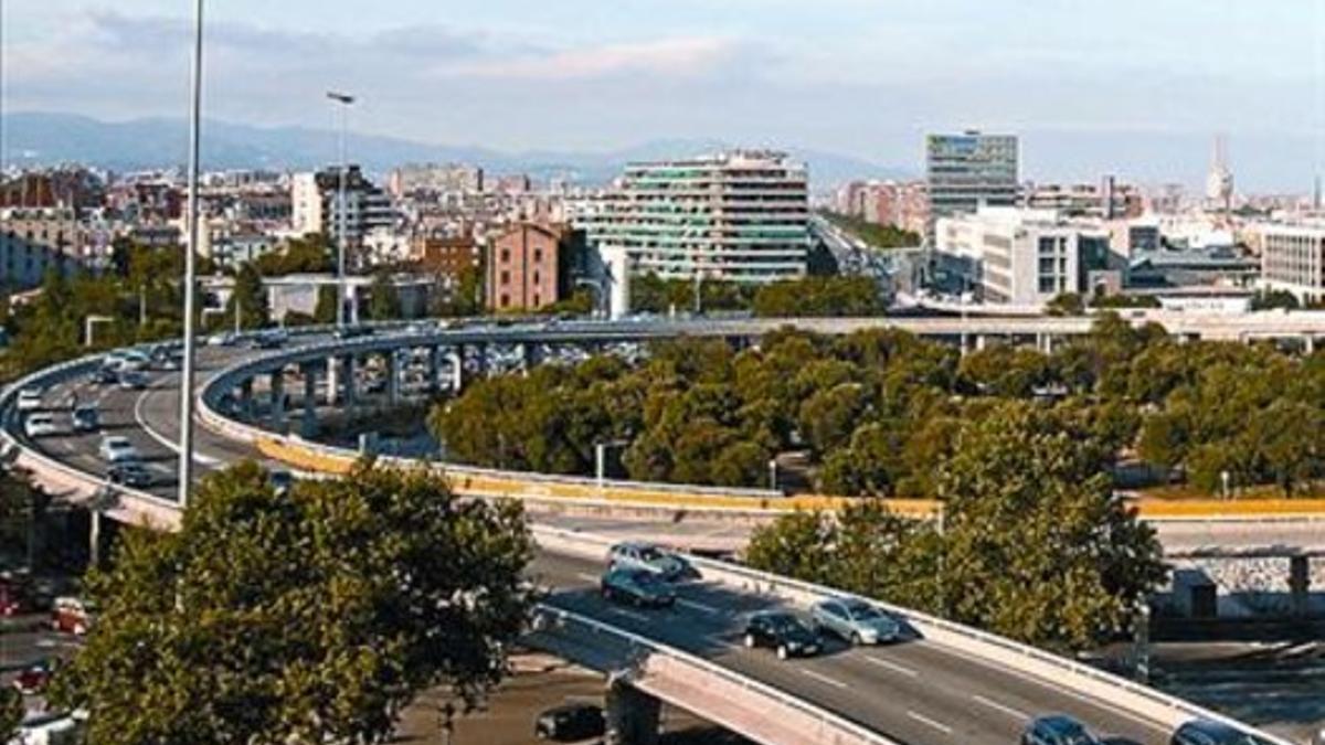 Anillo viario de las Glòries que se empezará a derribar en otoño.