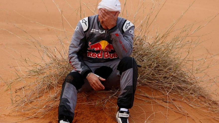 Carlos Sainz abandona el Dakar al no poder reparar su coche