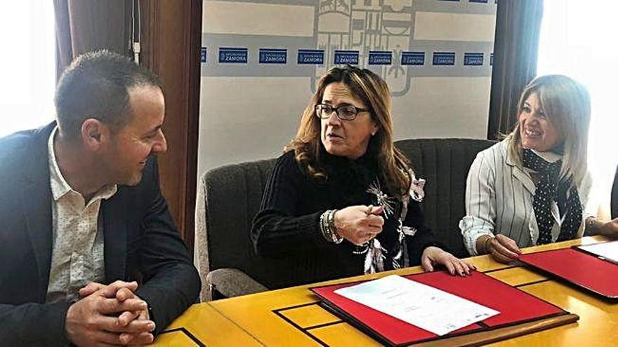 Firma del contrato de adhesión a la marca Meseta Ibérica.