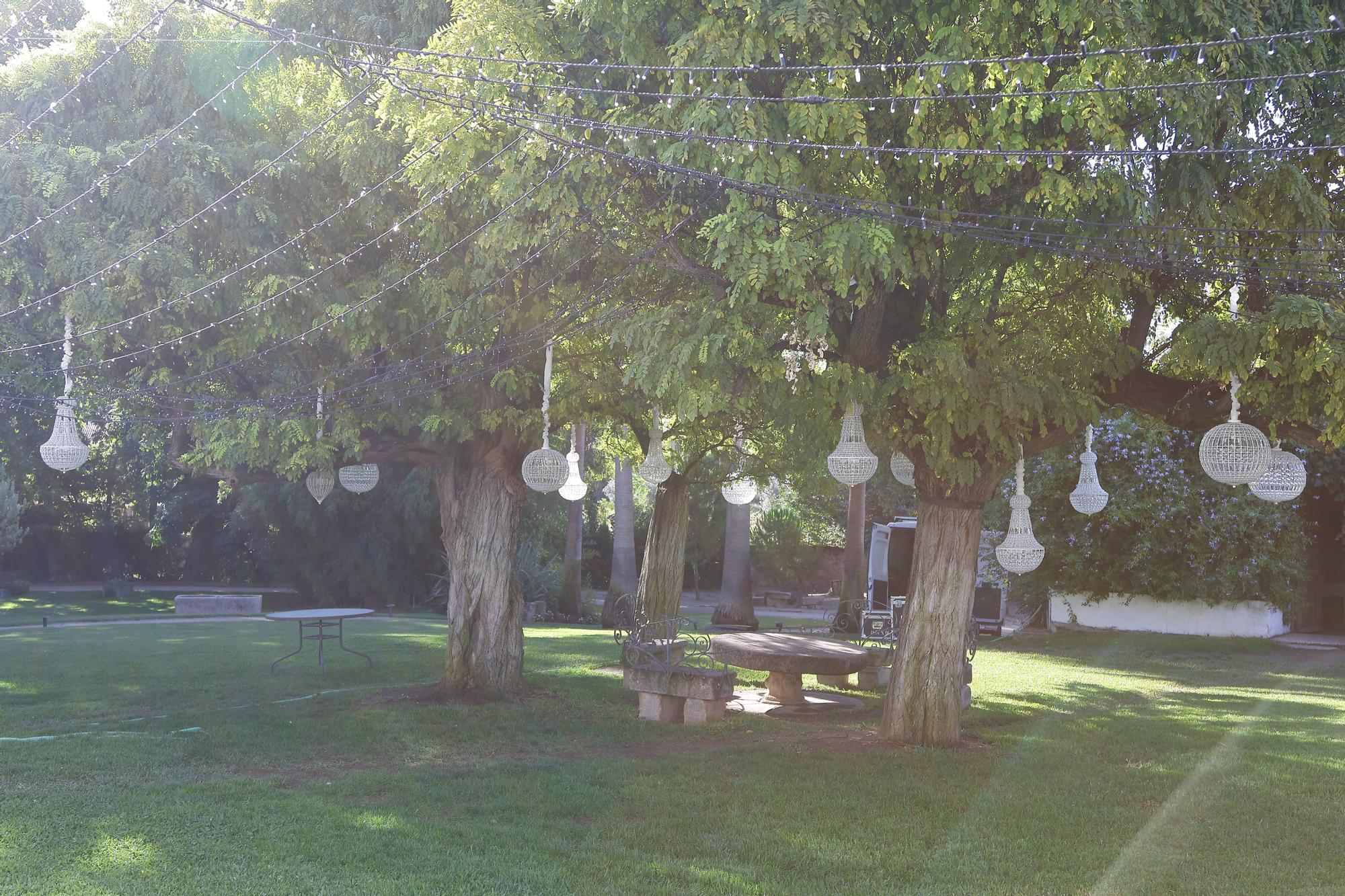 Fotogalería | Así se decoró la Huerta del Conde para la boda de Soraya en Cáceres