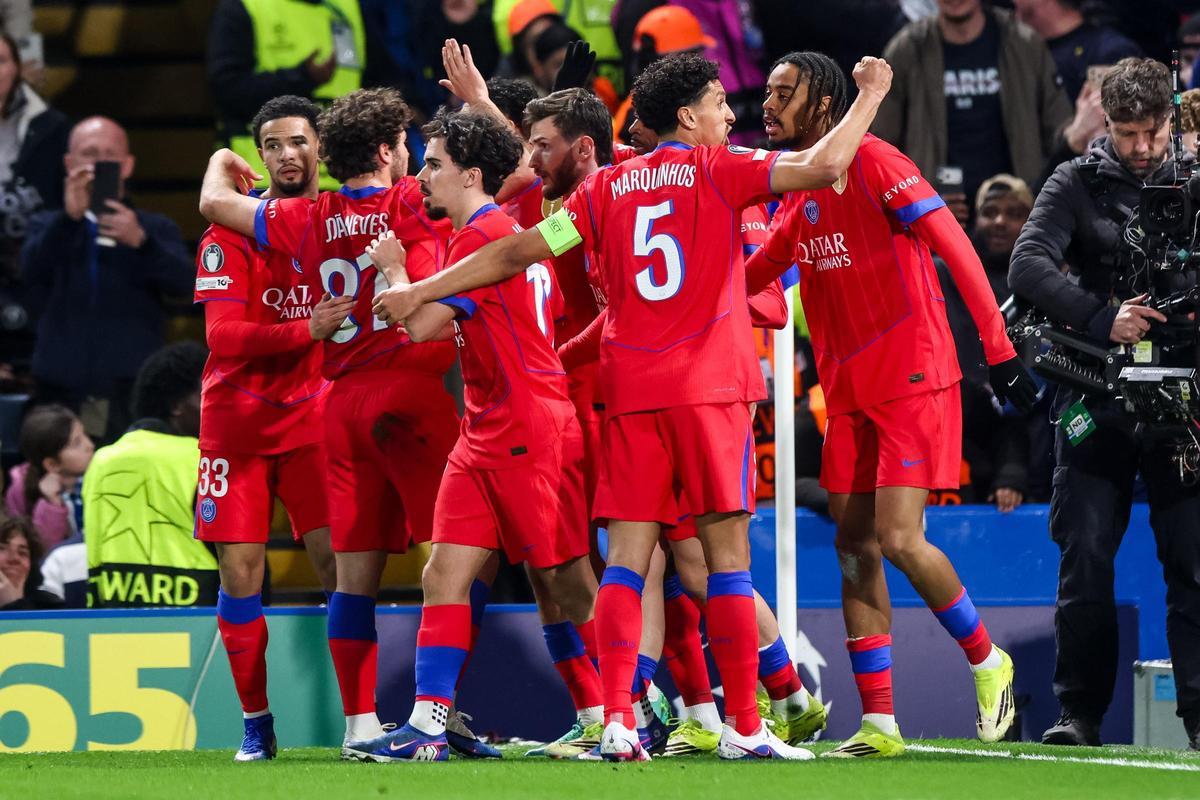Los jugadores del PSG celebran uno de los goles de este martes en Londres.