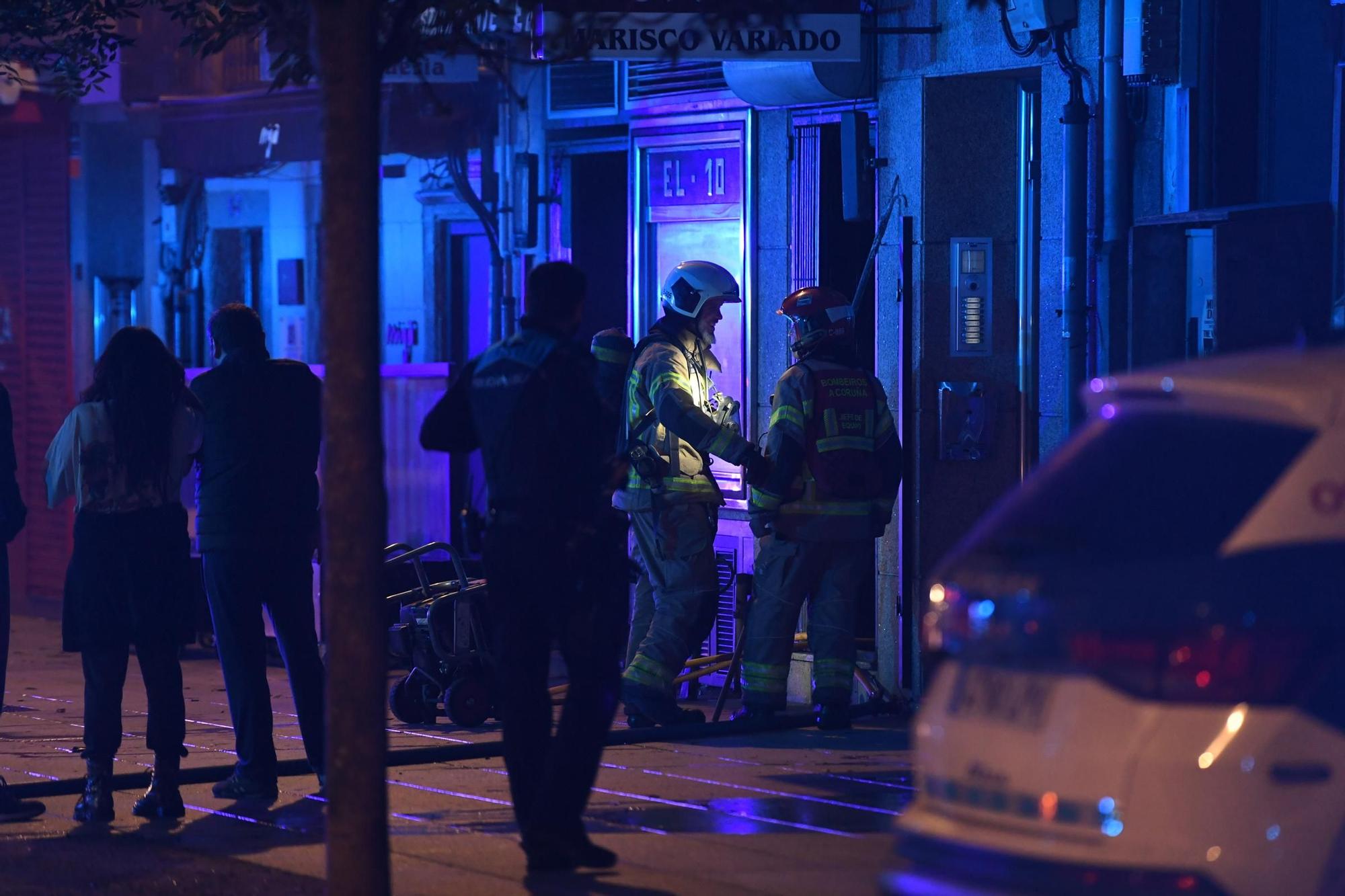 Un conato de incendio en una marisquería obliga a desalojar a los vecinos de un edificio en A Coruña