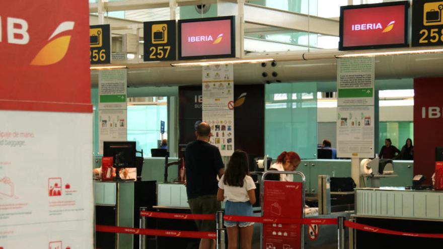 Els taulells d&#039;Iberia a l&#039;aeroport del Prat.