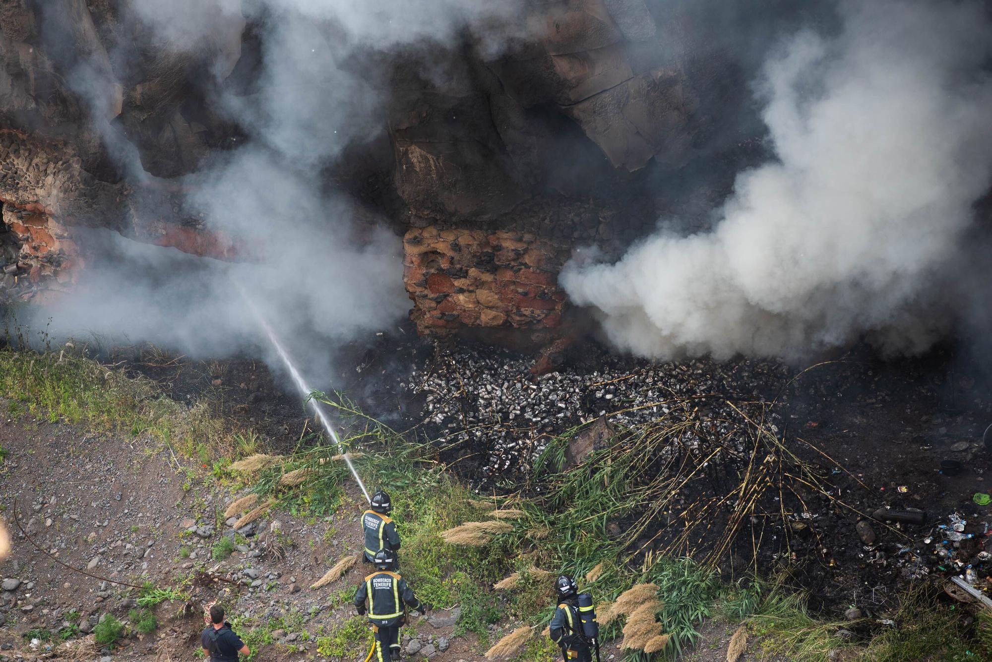 Incendio en una cueva de Barranco Santos