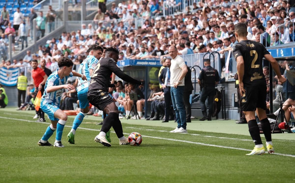 Una acción del Málaga CF - AD Ceuta en La Rosaleda.