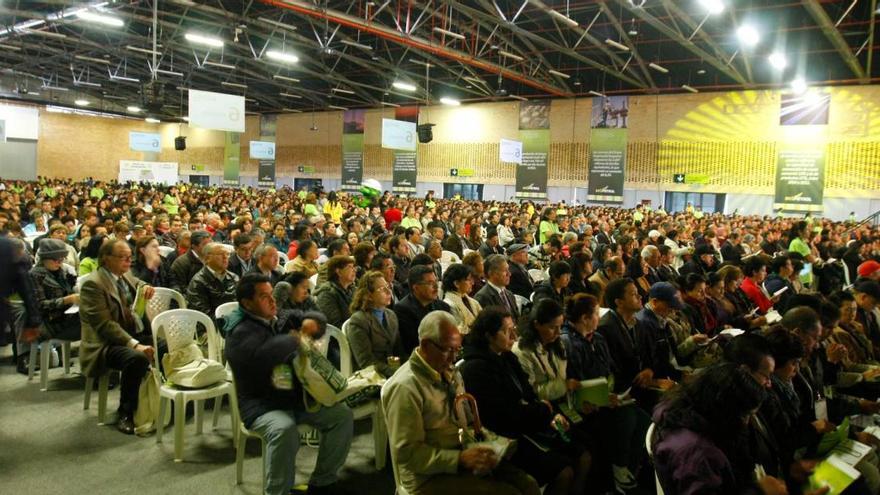 Asamblea anual de accionistas de una empresa petrolera