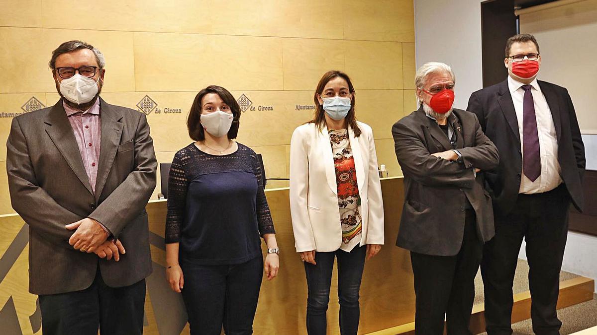 El grup municipal dels socialistes a l’Ajuntament de Girona, a la roda de premsa d’ahir. | ANIOL RESCLOSA