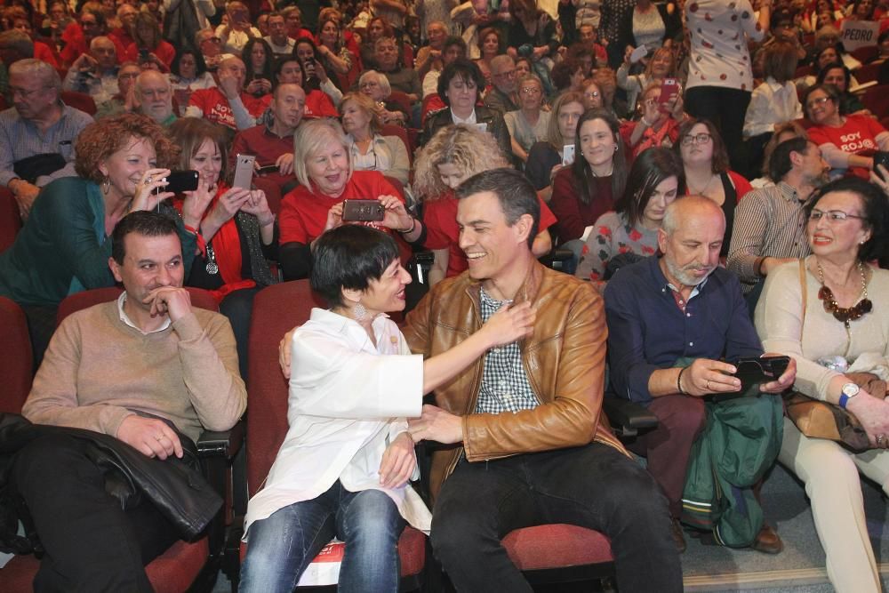 Multitudinario apoyo a Pedro Sánchez en Ourense