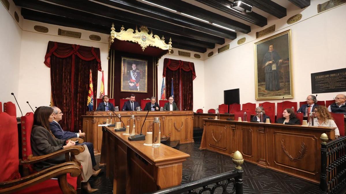 Una imagen de archvio de la reunión anual del Patronato del Palmeral