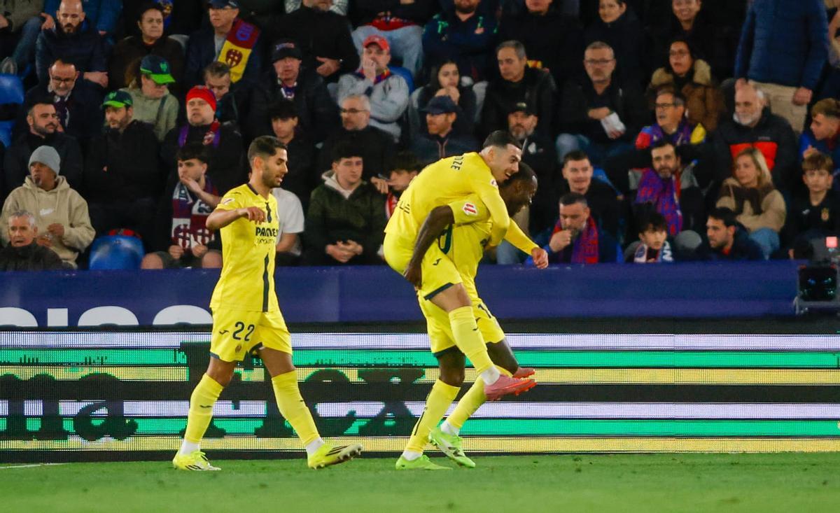 El Villarreal asalta el Ciutat de València y agrava la crisis del Levante