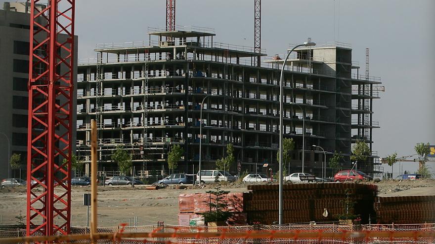 Archivo - Recurso viviendas en construcción. Obras de edificios.