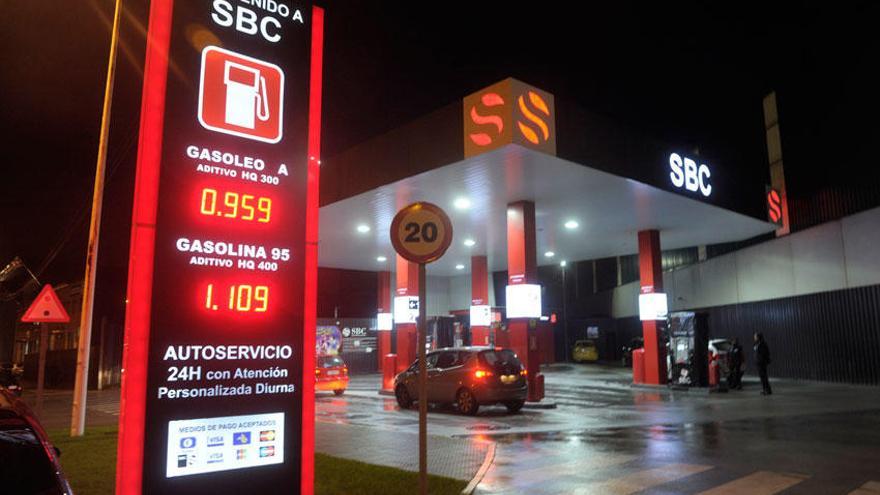 Gasolinera coruñesa con el precio del gasóleo a 0,95 euros, ayer.