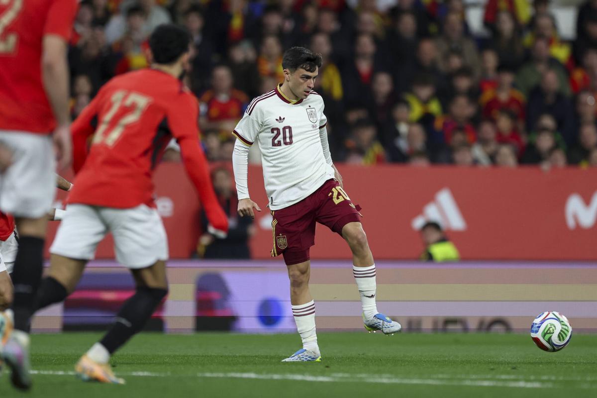 Pedri, en un momento del partido