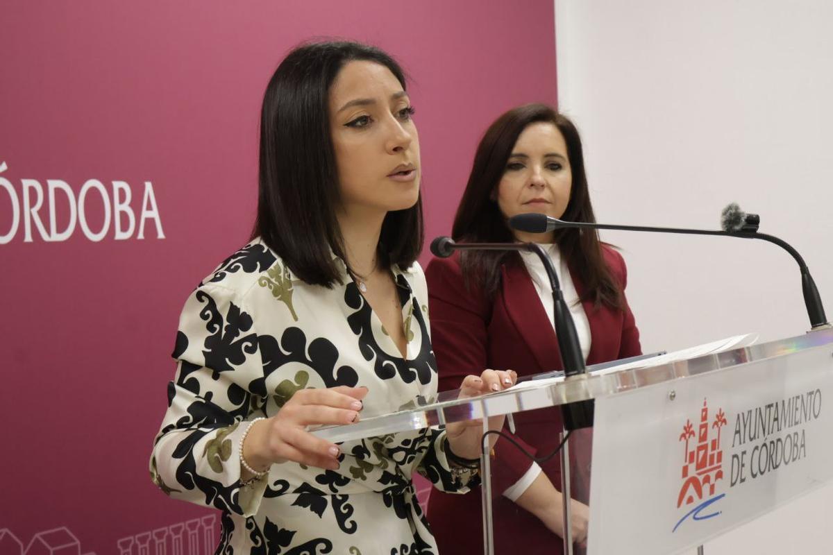 Cintia Bustos y Araceli Aguilera, en la presentación del Plan Municipal de Prevención de Adicciones.