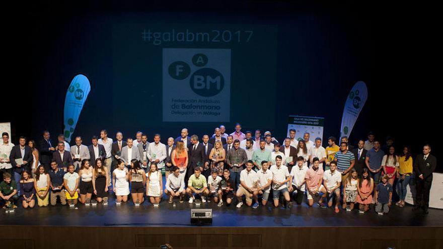 La foto de familia de la Gala del Balonmano Malagueño celebrado ayer al mediodía.