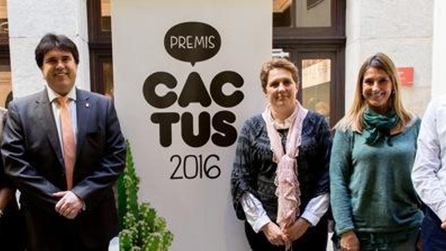 L&#039;alcaldessa en funcions, Isabel Muradàs, tercera per la dreta, ahir en la presentació dels Premis Cactus.