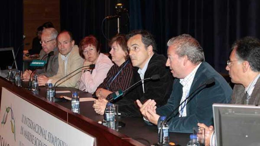 Gabriel Martínez, Pablo Carrera, Aída Fernández, Elsa Vázquez, Valentín Trujillo, José Antonio Fernández y Santiago Hernández, ayer, en la inauguración.