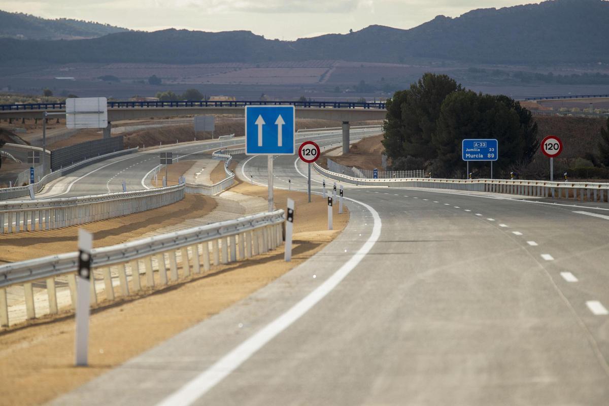 Tramo de la A-33 entre Caudete y Yecla, que completa el recorrido de la autovía, inaugurado este 11 de enero.