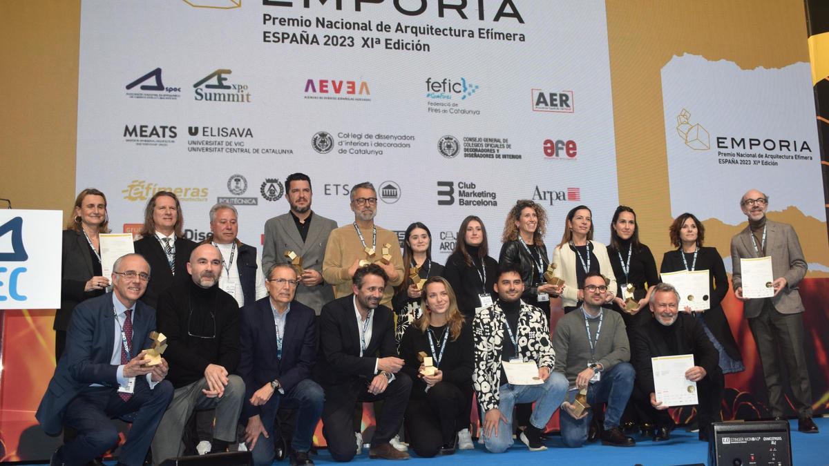 El equipo responsable de la exposición en el MARQ, tras recibir el premio Emporia de Oro  en Madrid