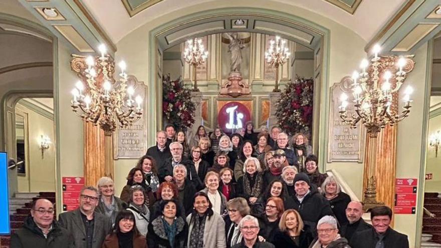 Una sortida de les biblioteques de Manresa i Sant Vicenç permet a 55 persones gaudir de l’òpera al Liceu