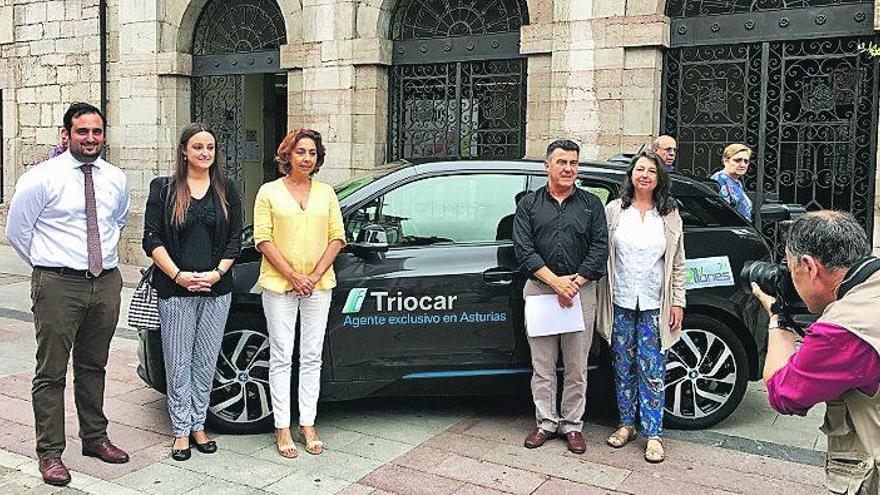BMW Triocar entrega un BMW i3 al Ayuntamiento de Llanes.