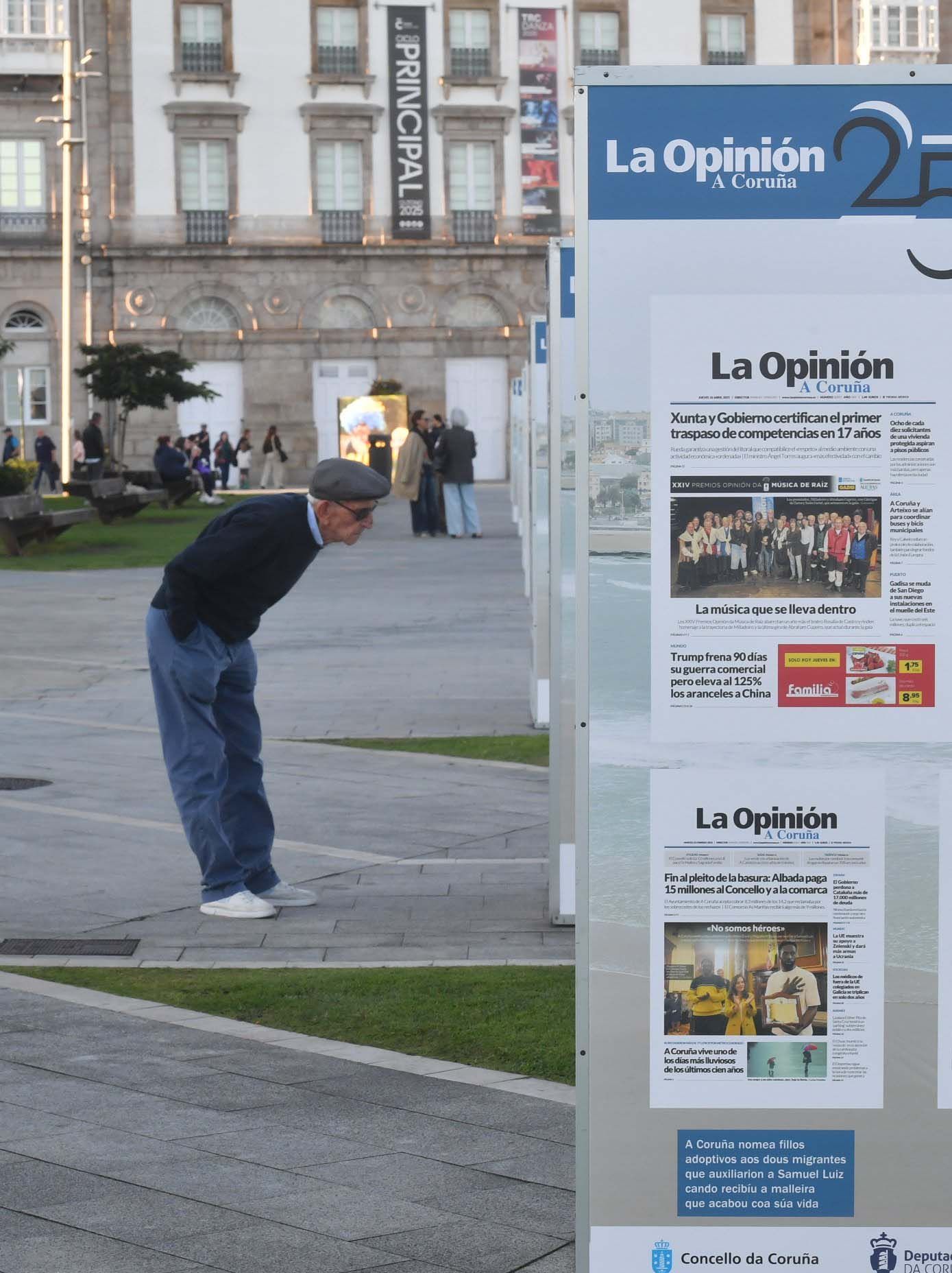 Portadas de los 25 años de LA OPINIÓN decoran la Marina
