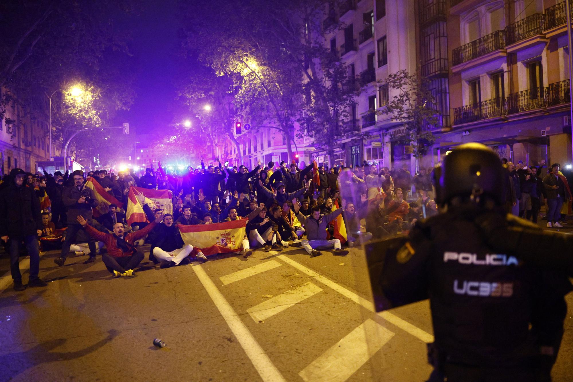 Nueva manifestación contra la amnistía en la calle Ferraz de Madrid