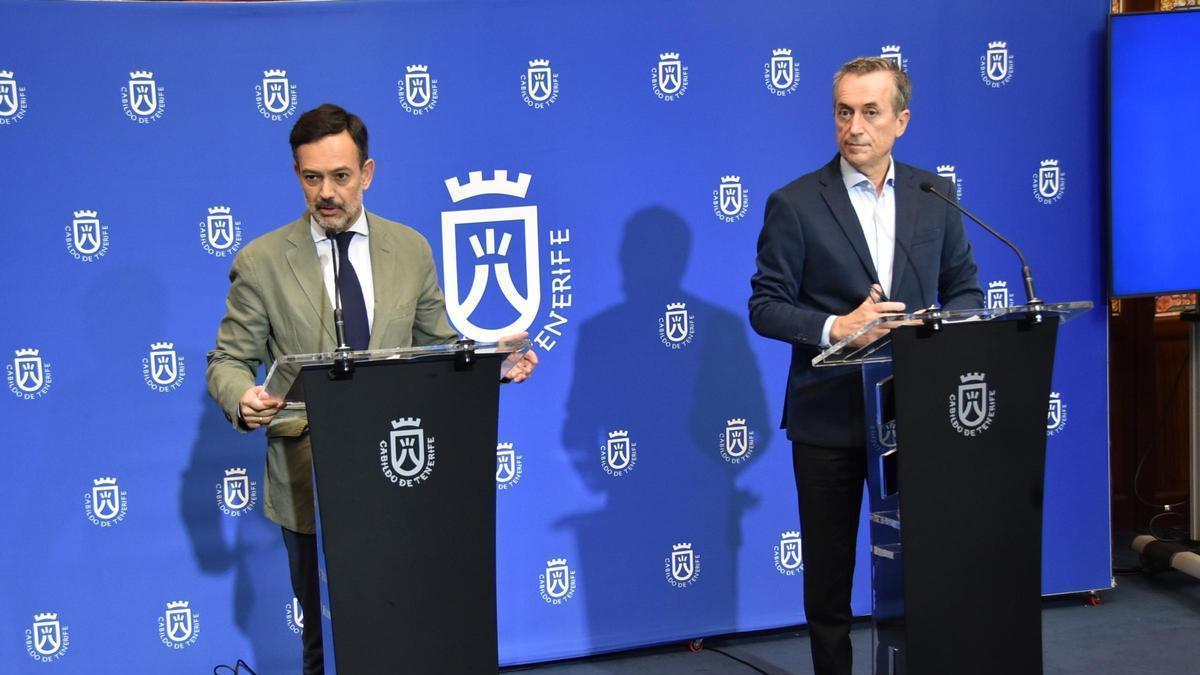 Lope Afonso y José Miguel Ruano, tras el Consejo de Gobierno del Cabildo