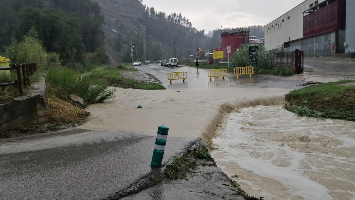 El temporal fa tallar un gual inundable a Sant Vicenç de Castellet