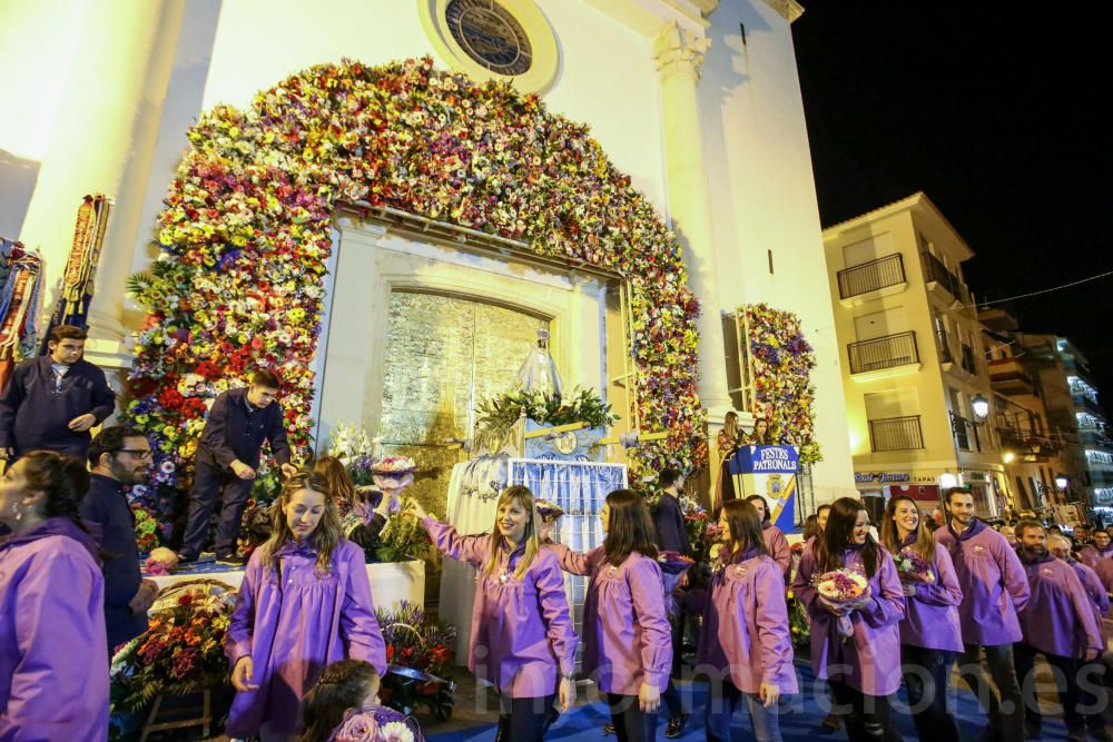 Ofrenda de flores a la Mare de Déu del Sofratge en Benidorm