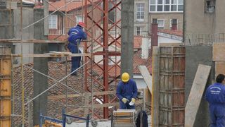 Un impuesto 'reforzado' del 20% a grandes propietarios para financiar vivienda pública
