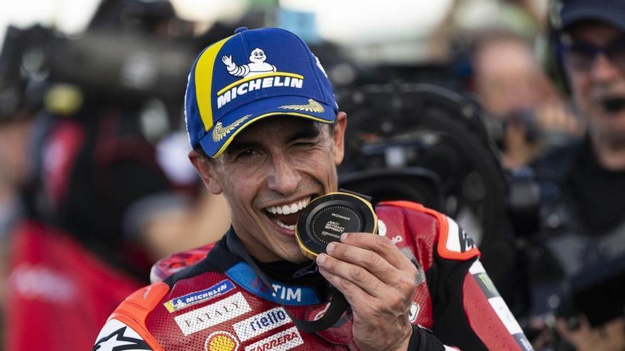 Márquez regresa a lo bestia en Jerez protagonizando otra pillería