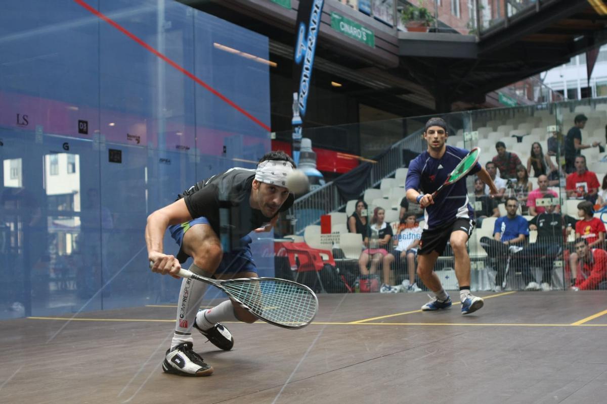 Álex Garbí en un partido de squash.
