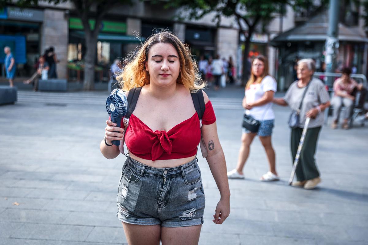 Dues persones amb un trastorn de salut mental: «Les onades de calor incrementen la nostra ansietat»