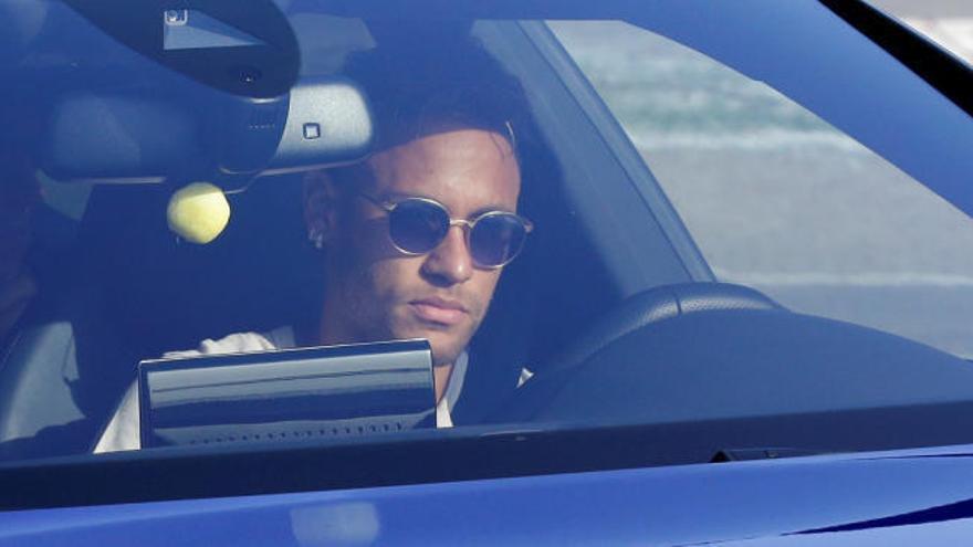 Neymar abandona Barcelona