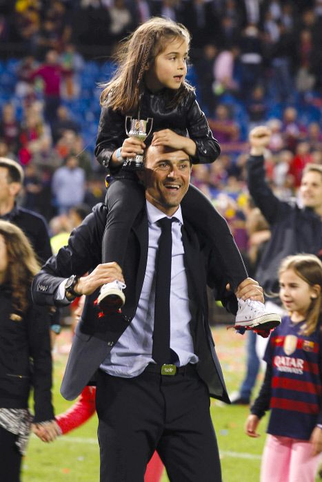 Luis Enrique y su hija Xana en 2016 en el Vicente Calderón.