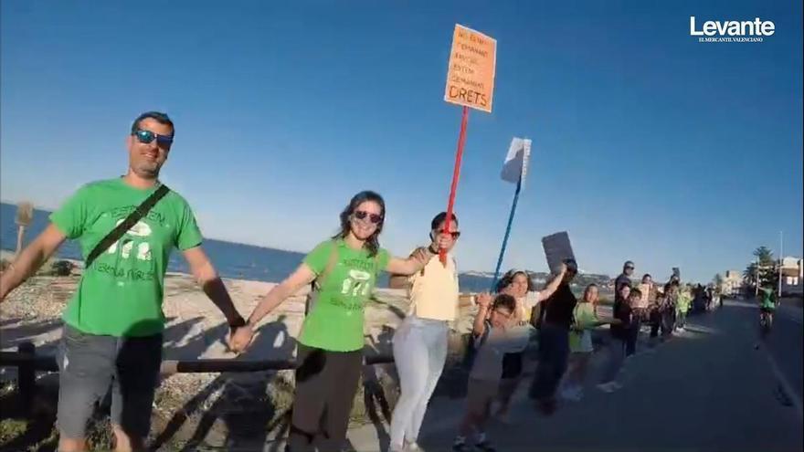 Así fue la espectacular cadena humana por la educación pública en Xàbia