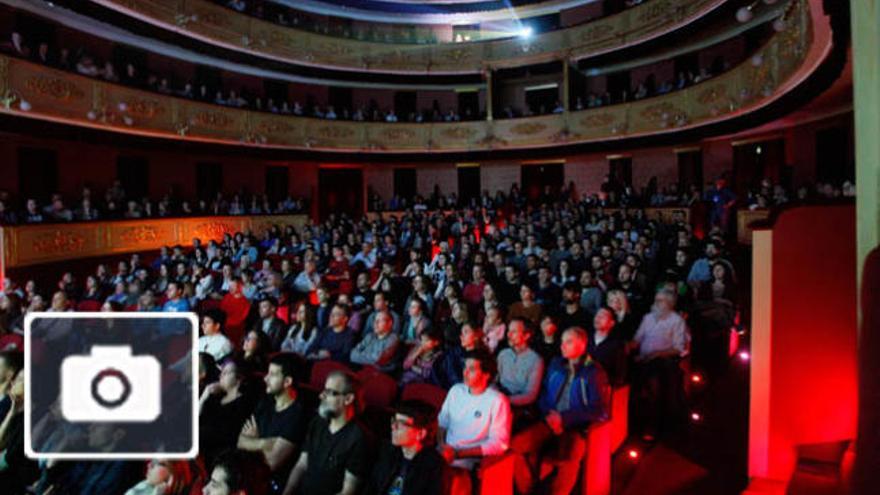 La multitudinària estrena de «Joc de trons» converteix Girona en una festa