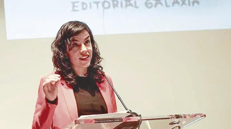 A escritora Rosalía Fernández Rial.