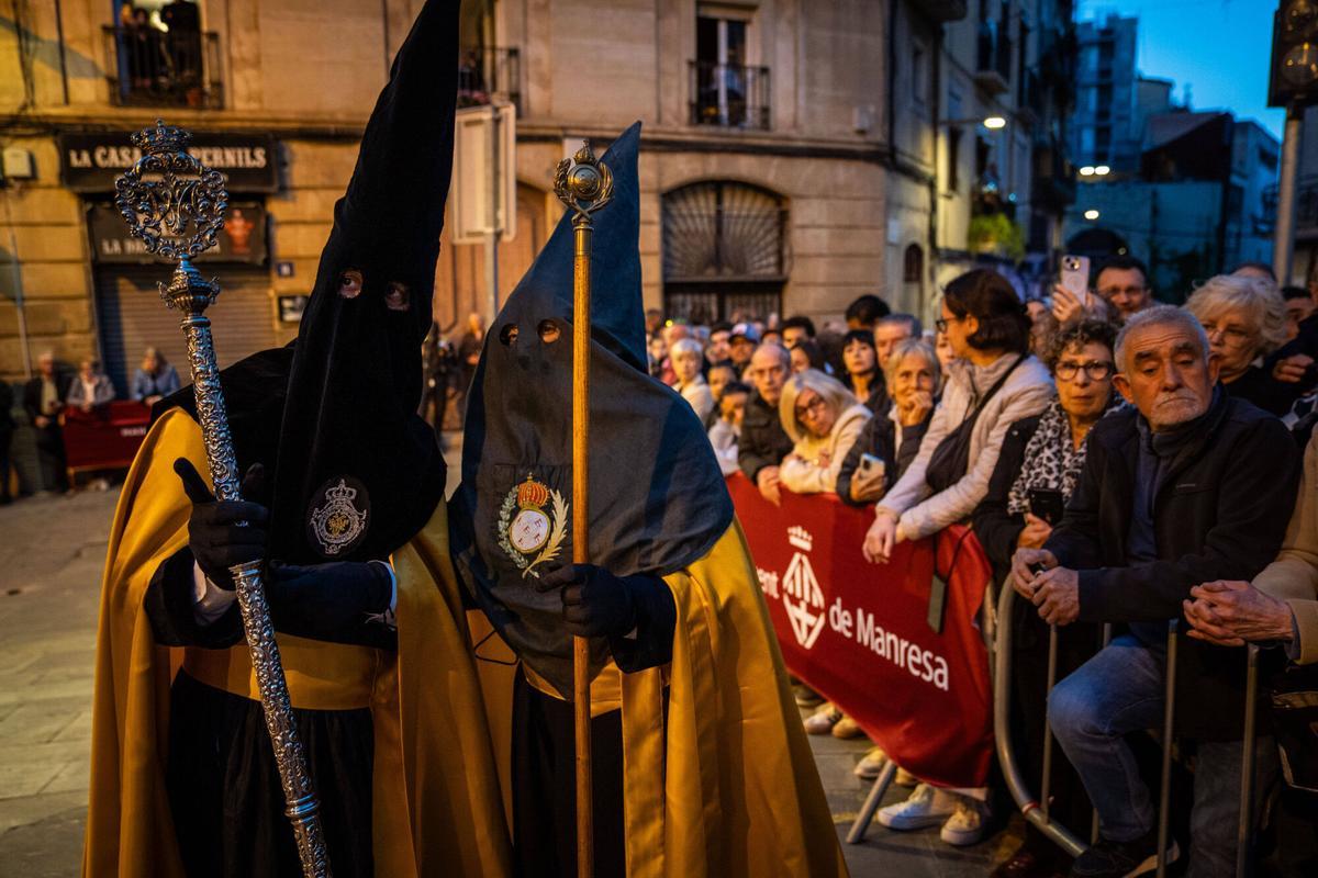 L’expectació per la Processó del Divendres Sant desborda el carrer