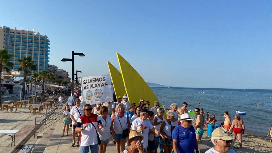 Orpesa se moviliza para salvar su costa