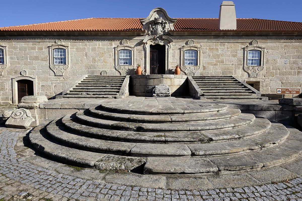 Fachada principal del Solar dos Noronhas, Sernancelhe.