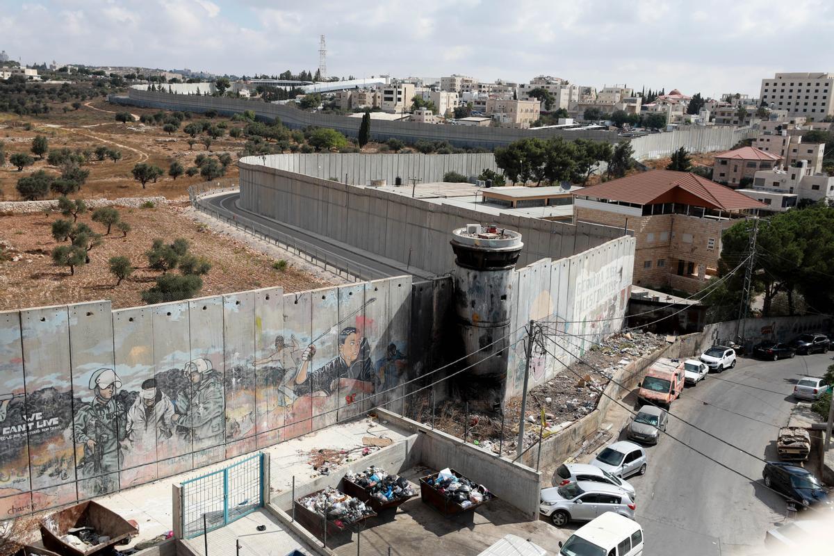 Belén (Cisjordania, Palestina), 20 de septiembre de 2022.- El muro de separación en el campo de refugiados Aida 