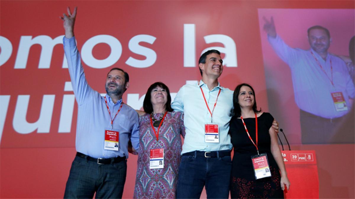 Sánchez entra al congrés del PSOE al crit de “president” i rep l’abraçada de Zapatero.