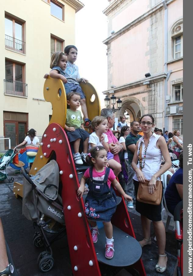 GALERÍA DE FOTOS - ‘Regreso a la ciudad’ saca el espectáculo a las calles de Castellón