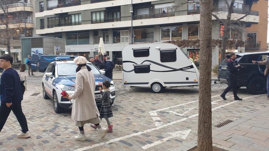 El jutge deixa en llibertat el lladre de l&#039;AP-7 que uns turistes van portar fins a Girona tancat en una caravana