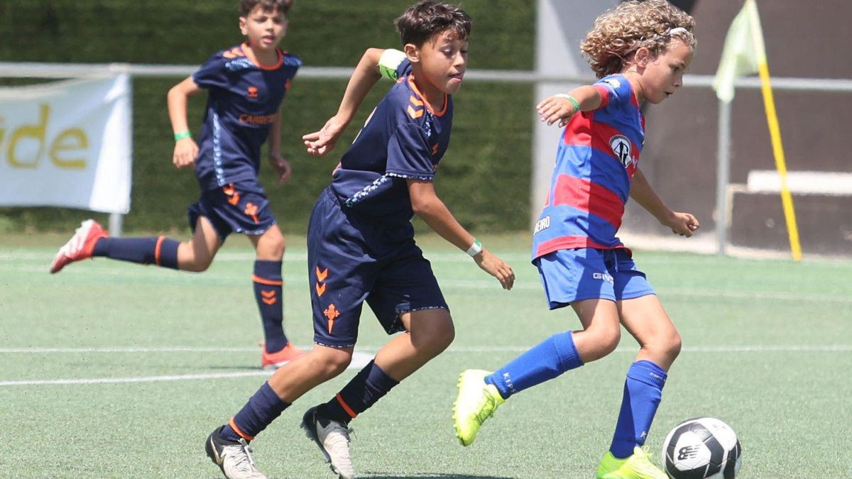 Imagen de la semifinal entre el Celta A y el Rápido Pereiro en sub 12. | Alba Villar