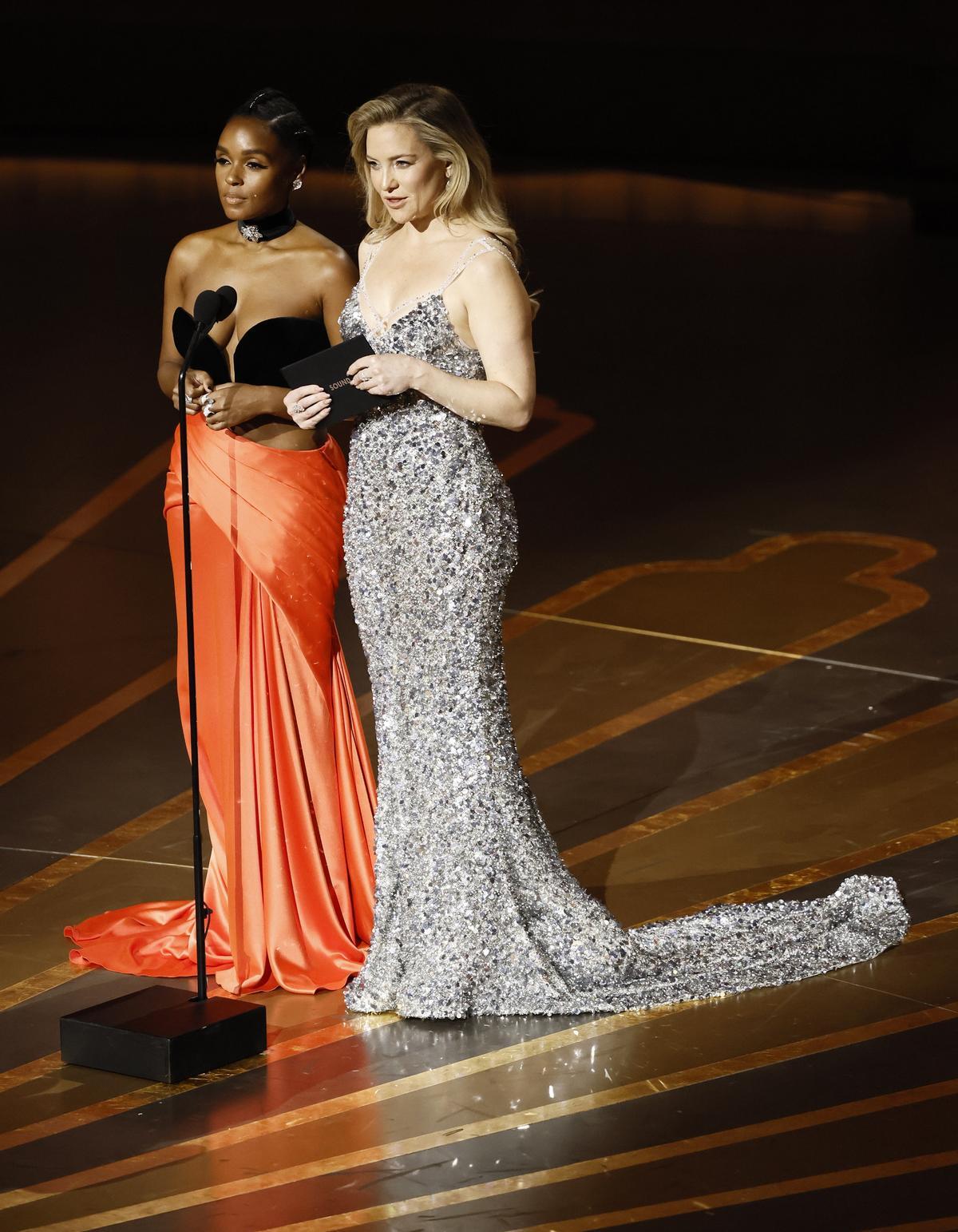 Hollywood (United States), 13/03/2023.- Janelle Monae and Kate Hudson during the 95th annual Academy Awards ceremony at the Dolby Theatre in Hollywood, Los Angeles, California, USA, 12 March 2023. The Oscars are presented for outstanding individual or collective efforts in filmmaking in 24 categories. (Estados Unidos) EFE/EPA/ETIENNE LAURENT