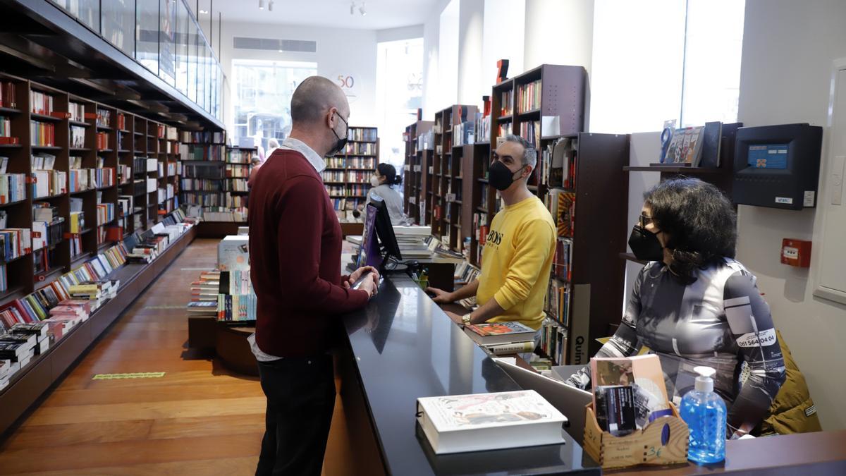 La librería Proteo, reabierta tras el incendio.