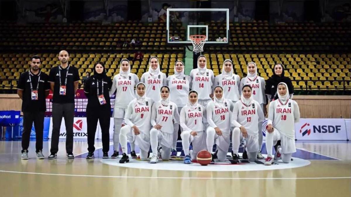 El equipo iraní de baloncesto